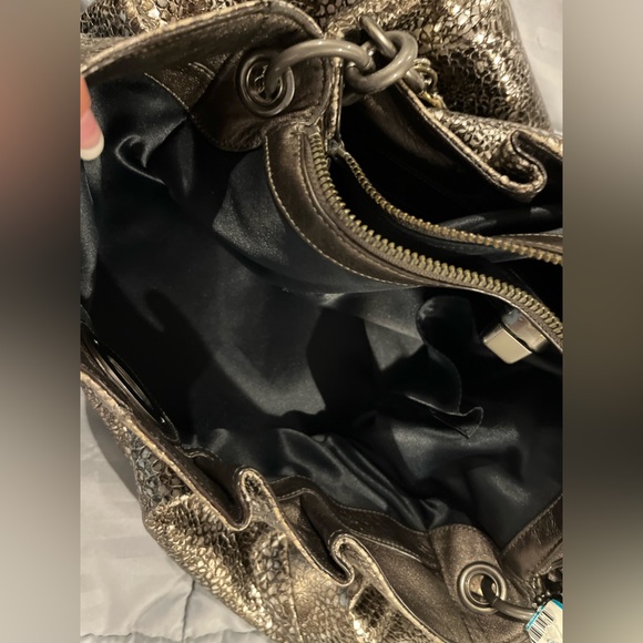 Beautiful metallic coach bag with two coach tags included - Picture 5 of 8